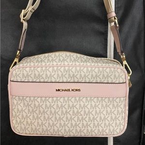 Michael Kors women’s crossbody travel travel bag